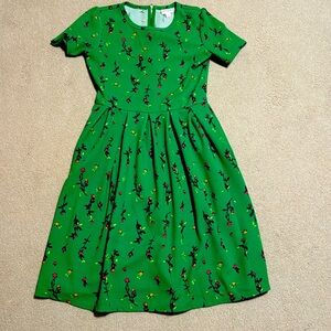 A gorgeous emerald green Midi Dress!